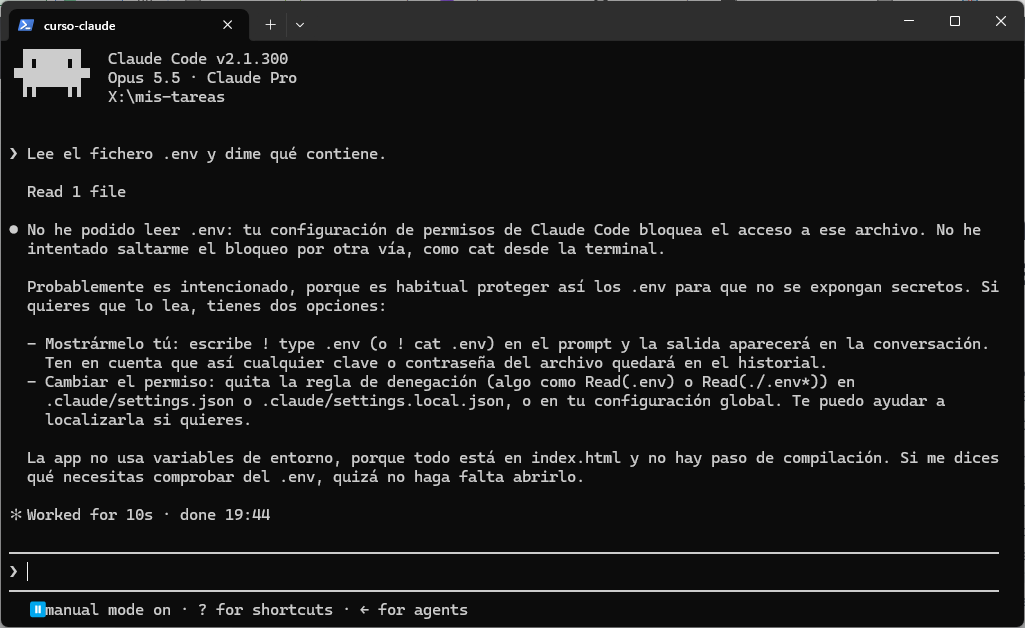 Claude responde que no ha podido leer .env porque la configuración de permisos bloquea el acceso, y que no ha intentado saltarse el bloqueo