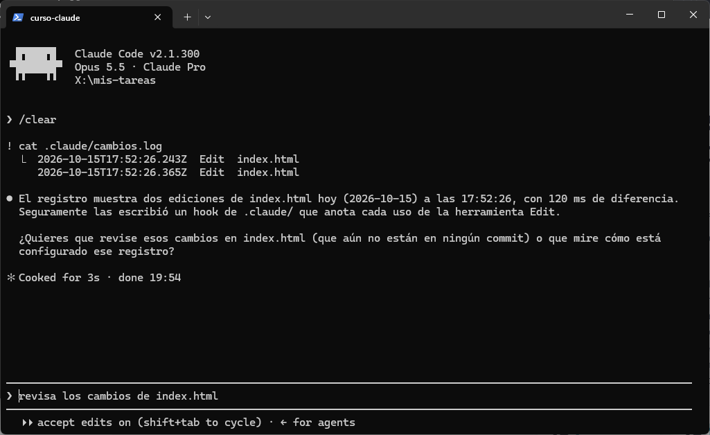Modo shell con cat .claude/cambios.log mostrando dos líneas con fecha, Edit e index.html